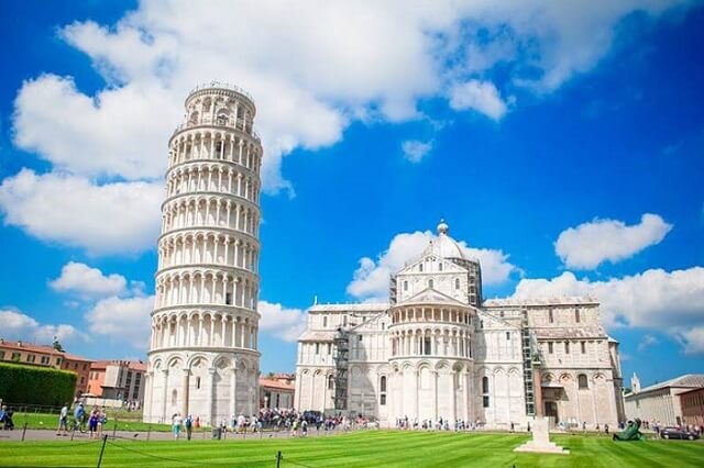 Thực nghiệm tháp nghiêng Pisa đã lật ngược lý thuyết của nhà khoa học Hy Lạp cổ đại nào?